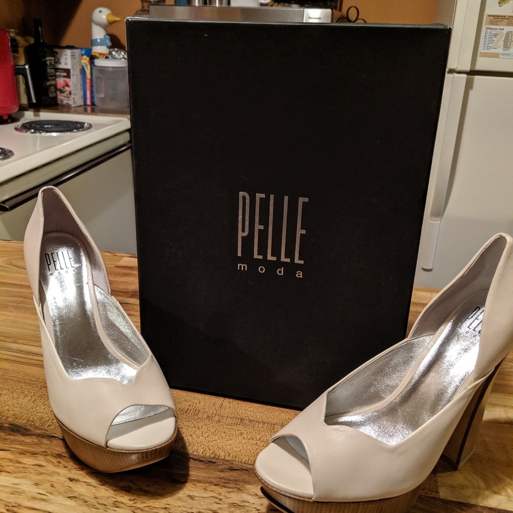 Shoes - Picture 3 of 4